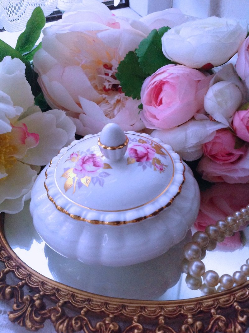 British hand-painted rose 24k gold bone china candy jar, jewelry box, jewelry box is worth collecting - กล่องเก็บของ - เครื่องลายคราม สึชมพู