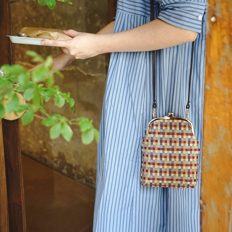 經典設計和風織物子母型手機收納口金包-市松彩織/斜背 - 側背包/斜背包 - 棉．麻 