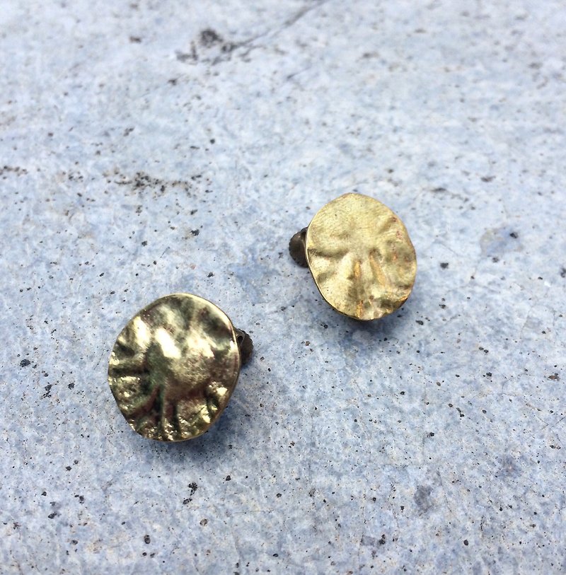 925銀針皺金黃銅圓片耳環 II 洛可可圓片貼耳耳環 - 耳環/耳夾 - 銅/黃銅 金色