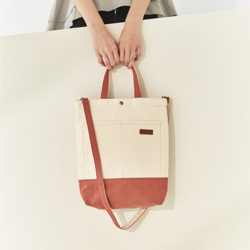 l art Unprinted Canvas Bag (Crimson) - กระเป๋าแมสเซนเจอร์ - ผ้าฝ้าย/ผ้าลินิน สีแดง