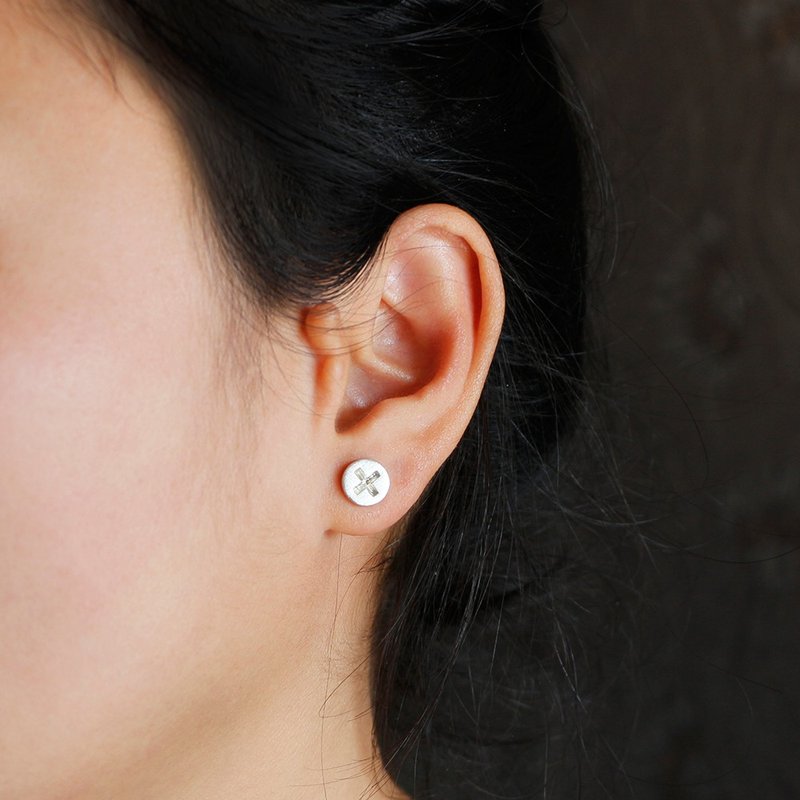 Original handmade industrial sense screw asymmetric sterling silver stud earrings - ต่างหู - เงินแท้ สีเงิน