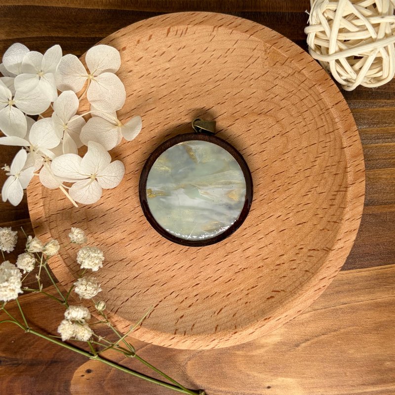 樽蓋再生項鏈吊墜-淺綠白金暈染 NP020 - 項鍊 - 環保材質 