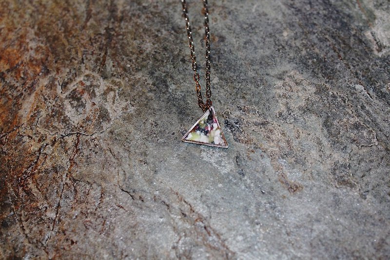 割れ目のある三角形の短鎖 - ネックレス - 陶器 グリーン