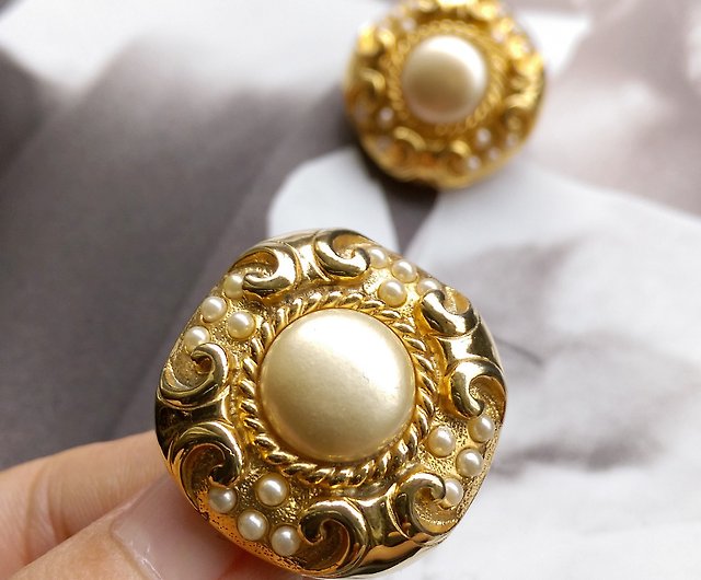 Western antique ornaments. Carolee charming pearl clip earrings - Shop  Vintage Jewelry old-time-corner Earrings & Clip-ons - Pinkoi