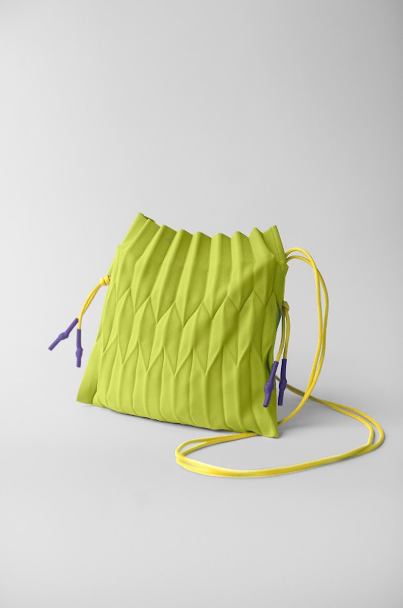MAKE Bag Pack 手工壓褶中斜背袋 - Messenger Bags & Sling Bags - Other Man-Made Fibers Green