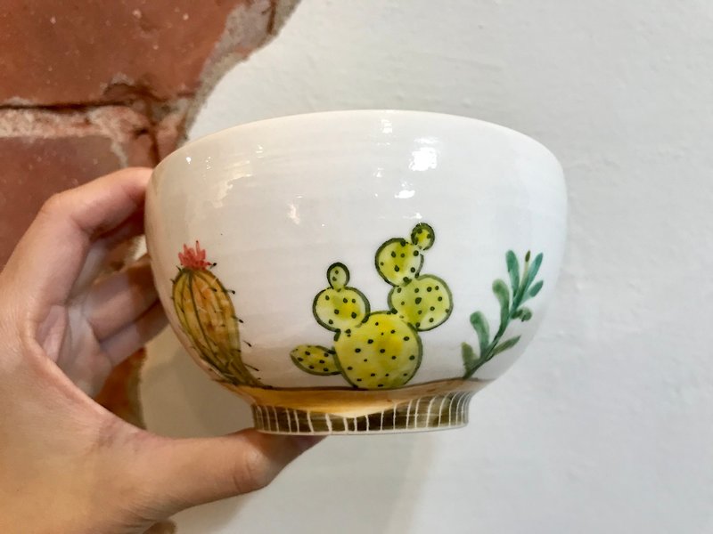 サボテンの多肉植物、塗装されたボウルの下に手塗りの釉薬 - 茶碗・ボウル - 磁器 多色
