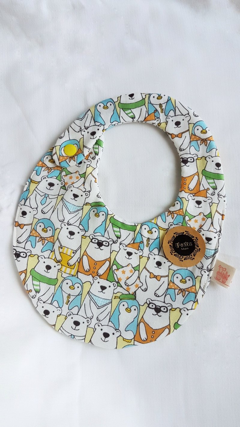 Penguins and bears stand-yellow-double-sided double-sided egg-shaped bib with double yarn 100% cotton. Saliva towel - ของขวัญวันครบรอบ - ผ้าฝ้าย/ผ้าลินิน สีเหลือง