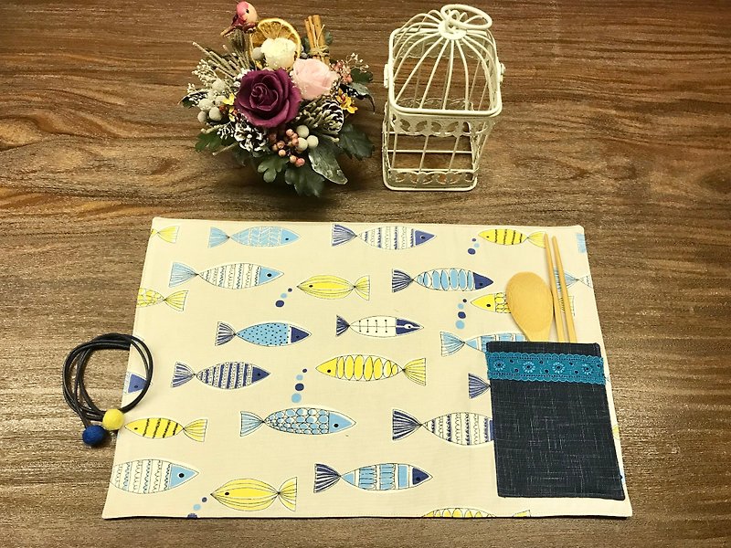 Handmade rope Placemat - graffiti fish - with tableware storage bag - ผ้ารองโต๊ะ/ของตกแต่ง - ผ้าฝ้าย/ผ้าลินิน สีน้ำเงิน