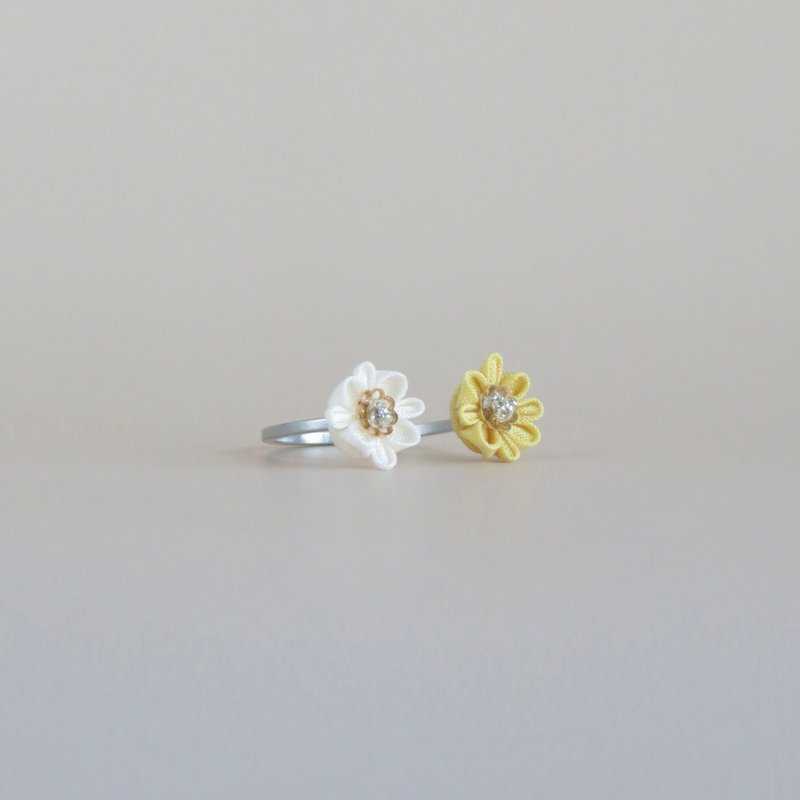 紅白花叉環 壓花加工/防過敏 - 戒指 - 絲．絹 黃色