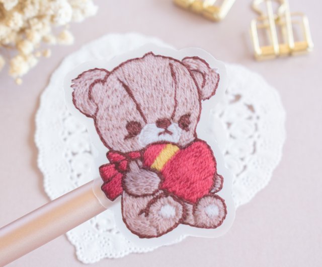 刺繍イラスト クリアステッカー テディベア くま 防水仕様 ショップ Vintage Girly Sweet Painting シール Pinkoi 刺繍イラスト クリアステッカー テディベア くま 防水仕様 ショップ Vintage Girly Sweet Painting シール Pinkoi