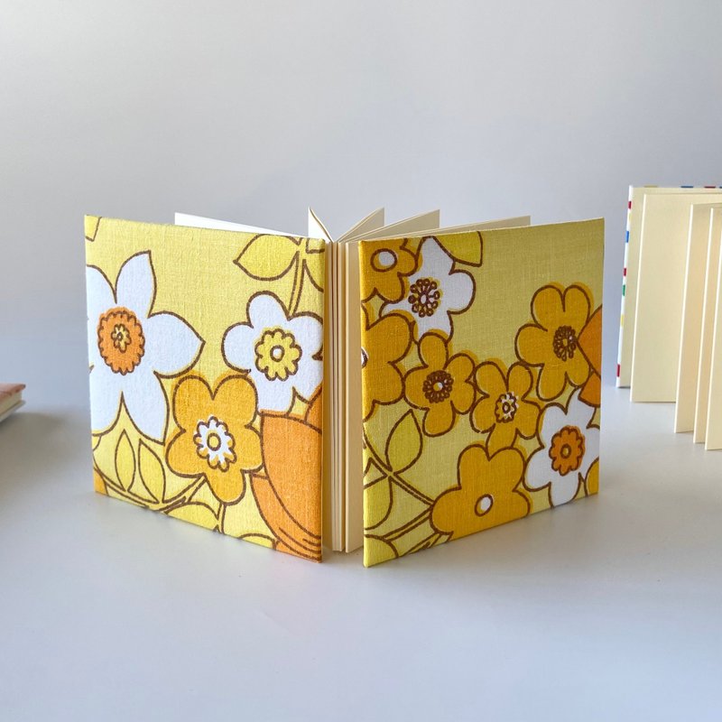 Accordion shape photo album, German vintage fabric - อัลบั้มรูป - ผ้าฝ้าย/ผ้าลินิน สีส้ม