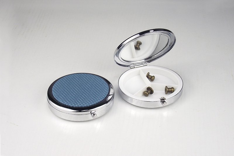 Customize your color portable compartment medicine box simple portable cosmetic mirror round metal storage box silver - Makeup Brushes - Other Metals Multicolor