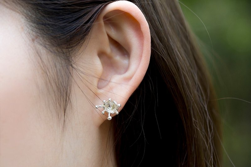 微清新水花耳針 (不對稱) - 耳環/耳夾 - 其他金屬 銀色