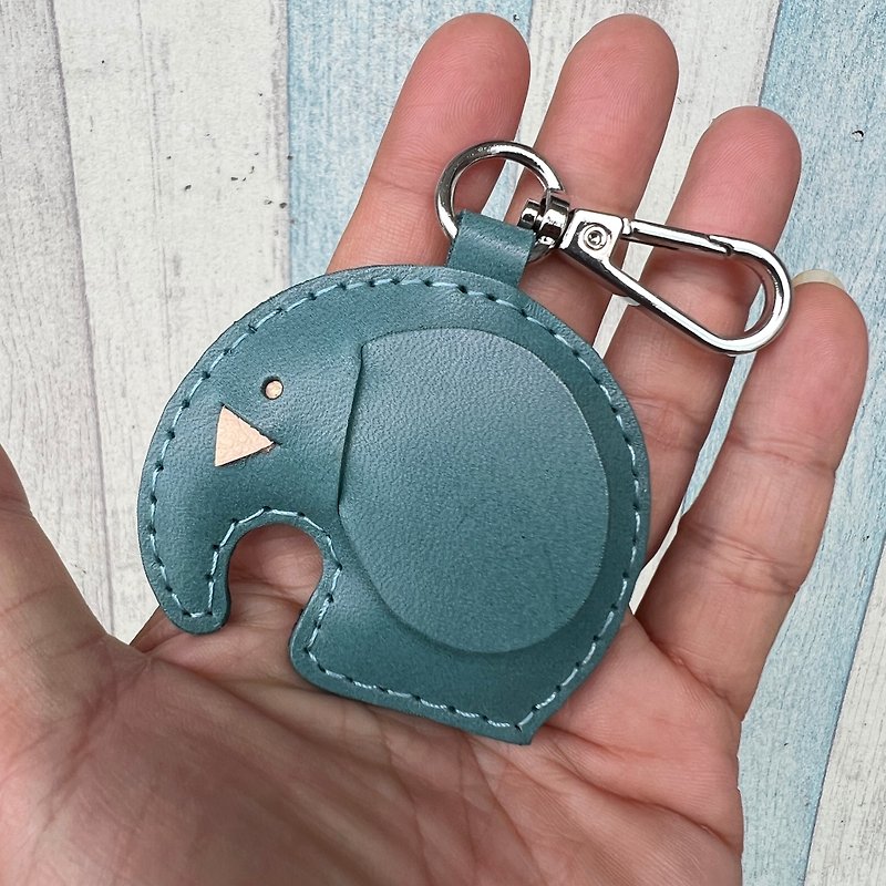 Healing small things handmade leather lake blue cute little elephant pure hand-sewn keychain small ruler - ที่ห้อยกุญแจ - หนังแท้ สีน้ำเงิน