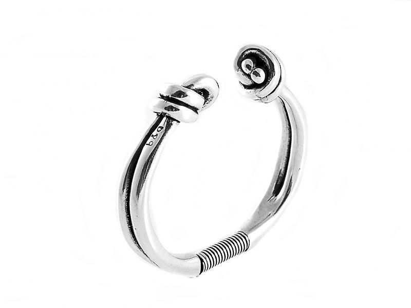 Classic Knot Spring Bracelet - สร้อยข้อมือ - โลหะ สีเงิน