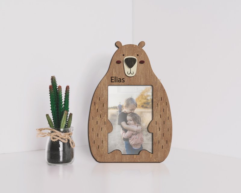 Personalized bear photo frame Custom name nursery wall decor Kids picture frame - 畫框/相架  - 木頭 咖啡色