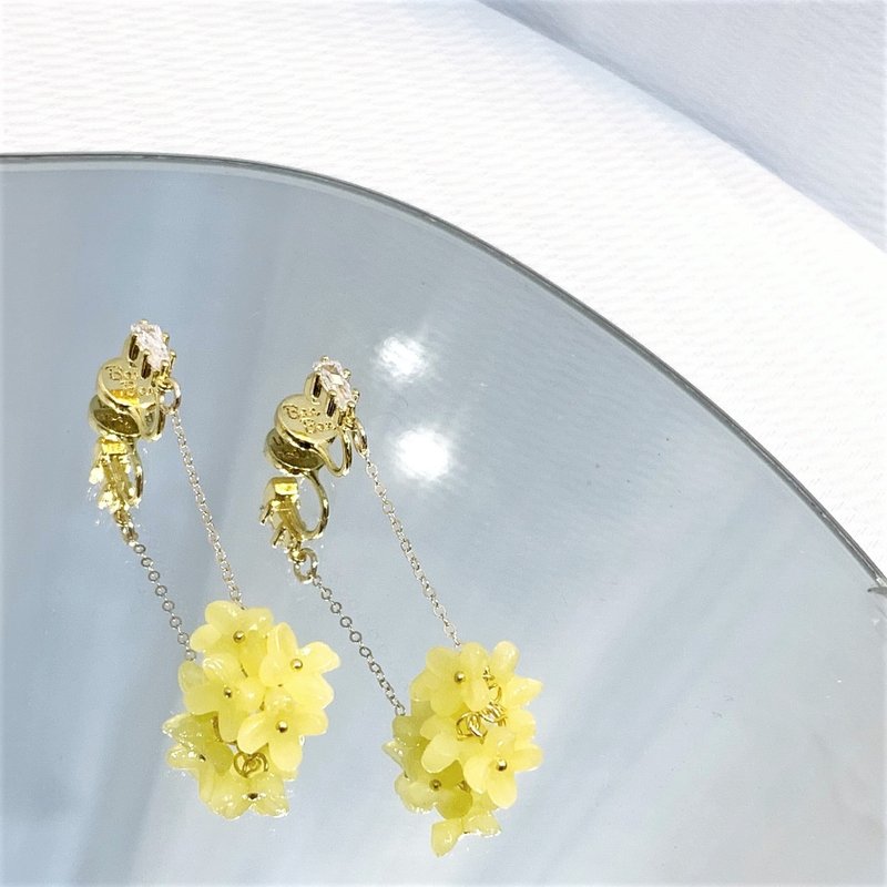 夾式耳環 | 花球 | Yellow - 耳環/耳夾/耳骨夾 - 樹脂 黃色