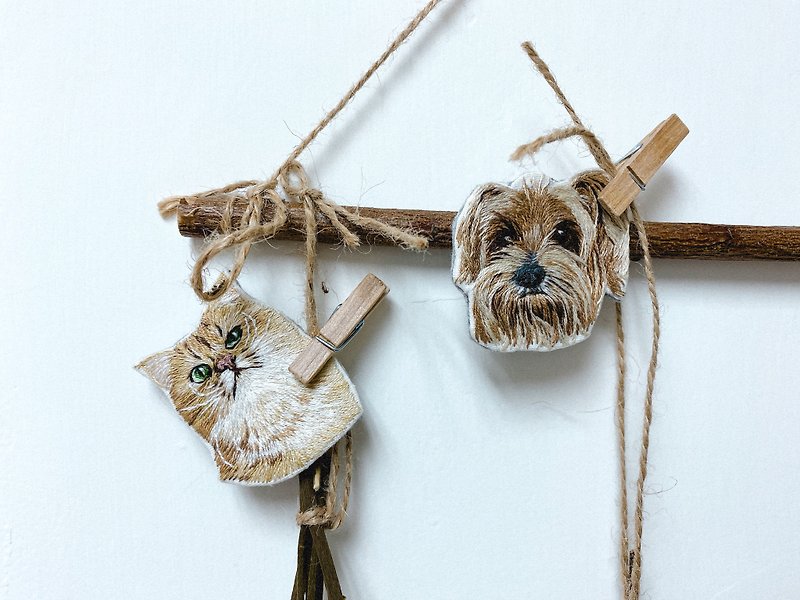 Animal embroidery brooch - Brooches - Cotton & Hemp Gray