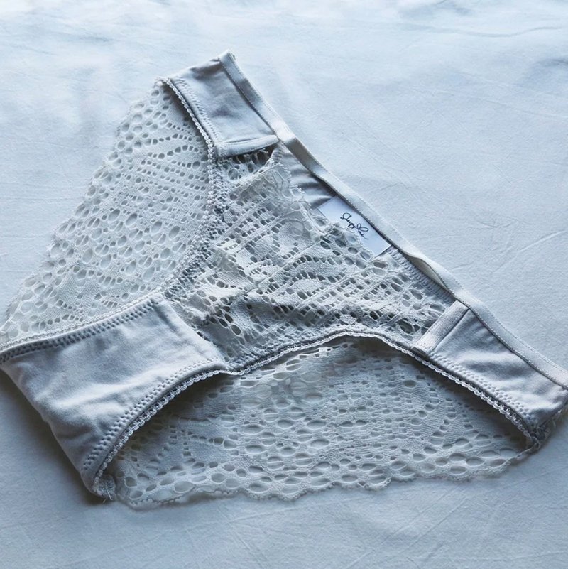 花朵蕾絲縷空性感內褲・淺灰 - 女裝內衣/內褲 - 棉．麻 灰色
