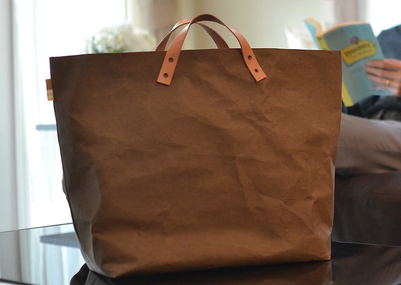 手提袋 Shopping TOTE 大包包 /肩背包 : Kraft paper bag /防水 /抗撕破 /牛皮紙 /日常包款 - Handbags & Totes - Paper Brown