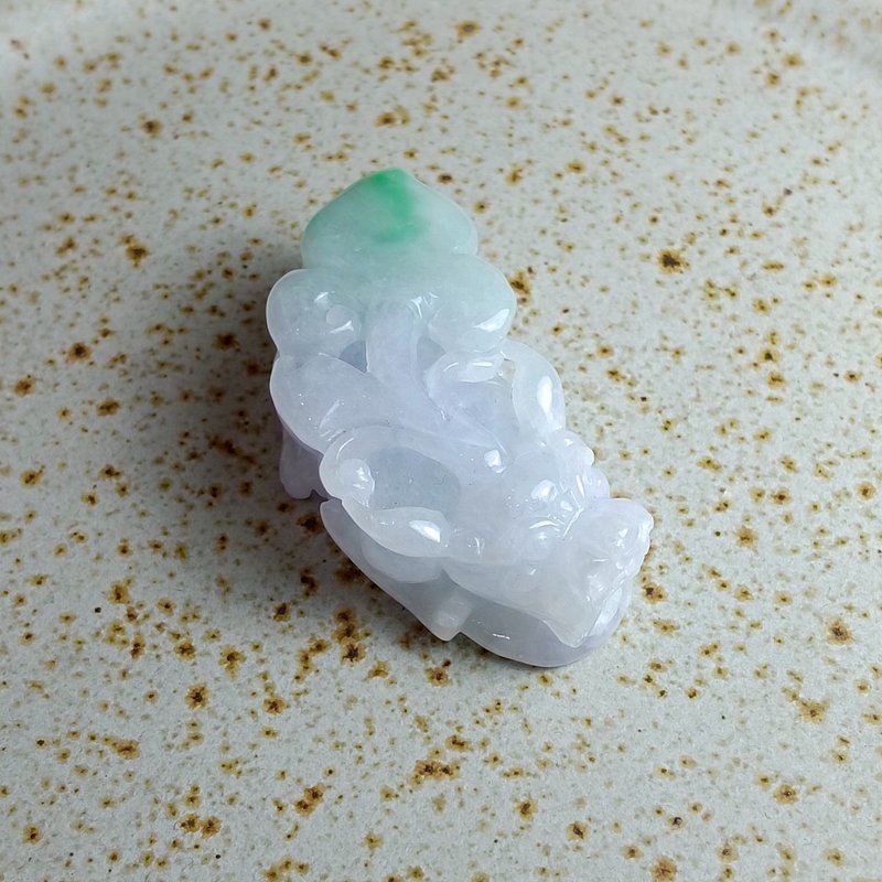 J0119天然翡翠A貨 . 冰糯白底陽綠如意靈芝貔貅.招財健康.掛飾. - 擺飾/家飾品 - 玉石 