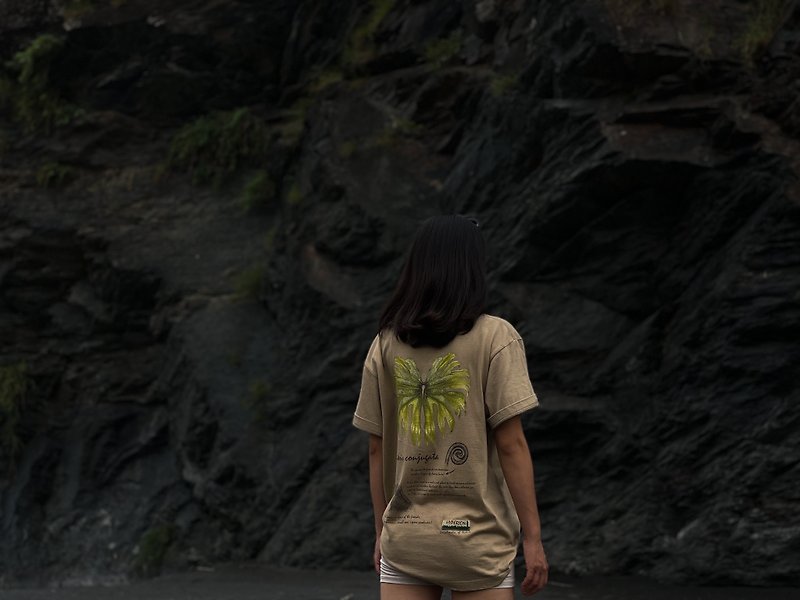 Hyperion #短袖T恤 植物百科系列 雙扇蕨設計短T 戶外品味設計T - 男 T 恤 - 棉．麻 卡其色