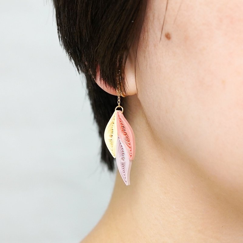 Dangle Fox Tail Earrings / Light weight Paper Jewelry - ต่างหู - กระดาษ สึชมพู