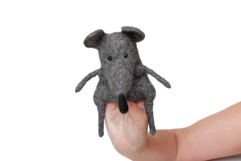 Toy Rat glove puppet on the a child's hand for the puppet theater - 寶寶/兒童玩具/玩偶 - 羊毛 灰色