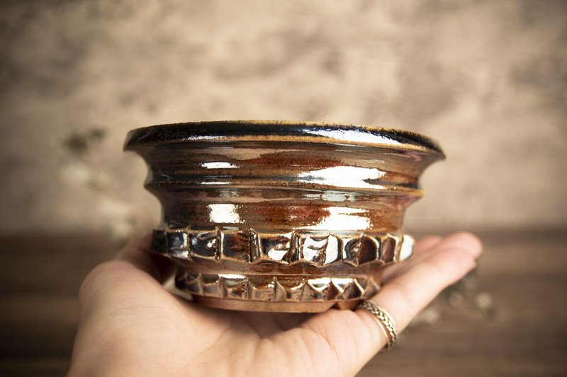 中盆∣柴燒金屬光∣齒輪寬口盆∣塊根多肉植物、手工盆、陶盆 - 植栽/盆栽 - 陶 金色