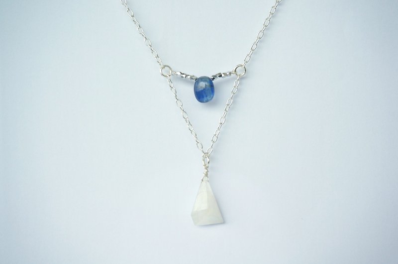 Moon Water - Moonstone aquamarine necklace and simple crystal natural stone sober - สร้อยคอ - เครื่องเพชรพลอย ขาว