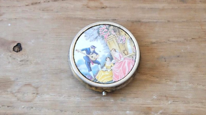 French Lovers Vintage Pill Box - กล่องเก็บของ - สแตนเลส สีเงิน