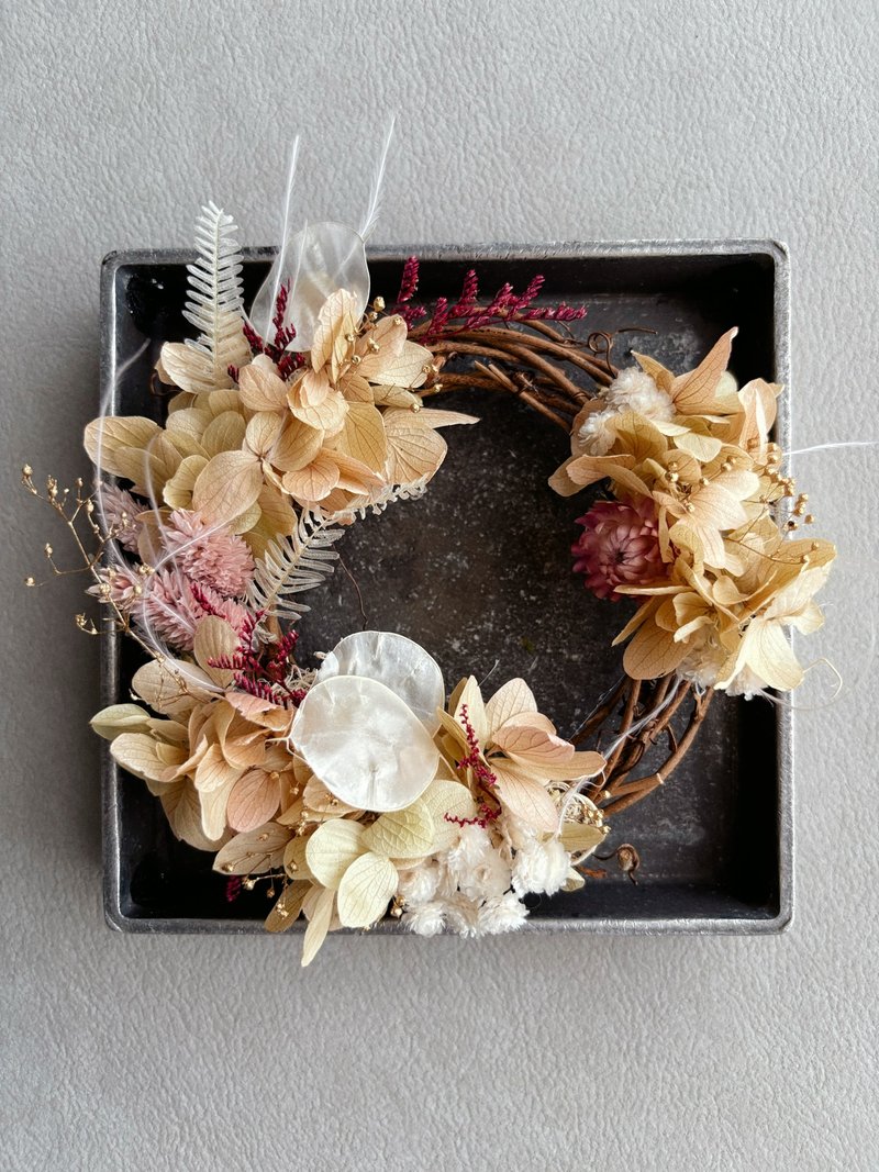 復古系永生花圈∣ 繡球花. 銀幣葉. 滿天星 - 擺飾/家飾品 - 植物．花 卡其色