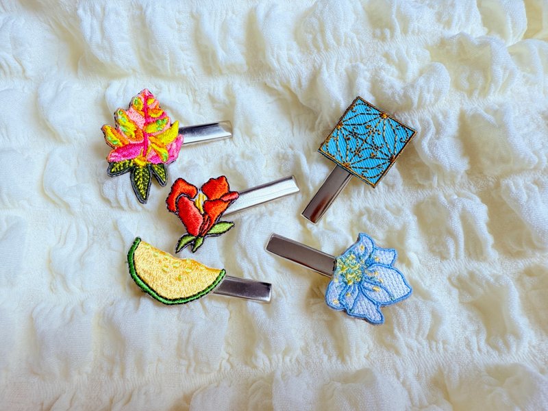 刺繍ヘアクリップ - 髮圈/髮夾 - 繡線 多色