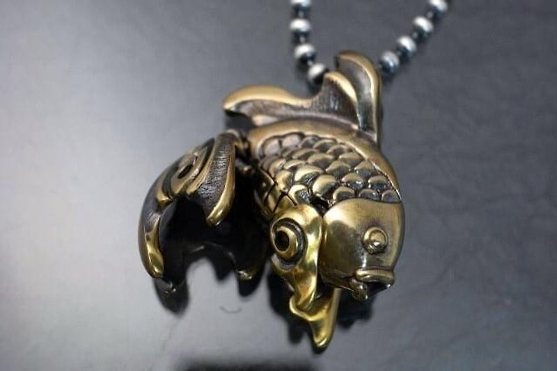 tosakin pendant [vita] Tosa Nishiki fish brass pendant - Necklaces - Other Metals Gray