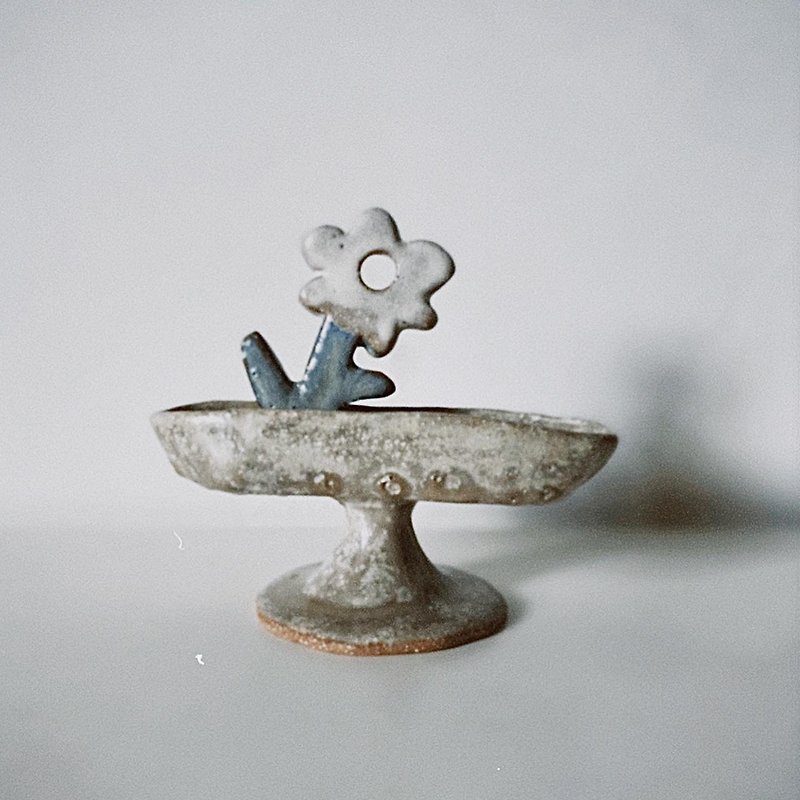 Tilted head small flower incense sticks holder - Fragrances - Pottery Blue