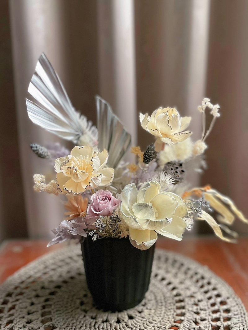 【永生花禮】小香風索拉牡丹桌花-/開幕花禮/升遷花禮/祝賀花禮 - 乾燥花/永生花 - 植物．花 多色