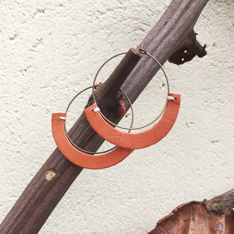 LEATHER ROUND BIG HOOP EARRINGS - KE06 - 耳環/耳夾/耳骨夾 - 真皮 橘色
