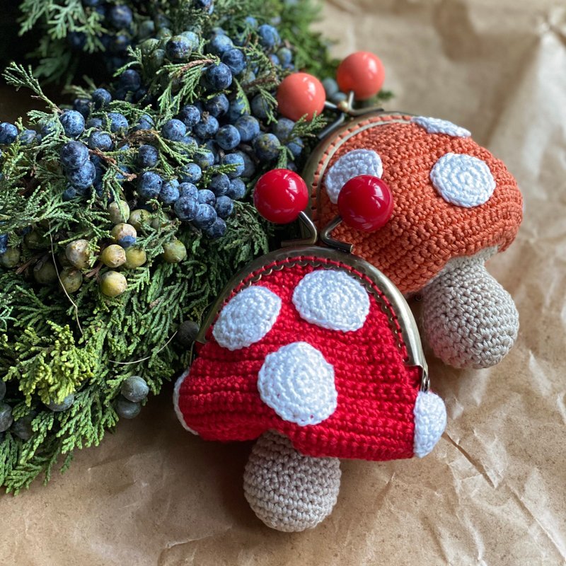 [Mushroom Gold Bag] Crocheted Polka Dot Mushroom Stereo Shape Gold Mouth Bag - Small - Coin Purses - Cotton & Hemp Red