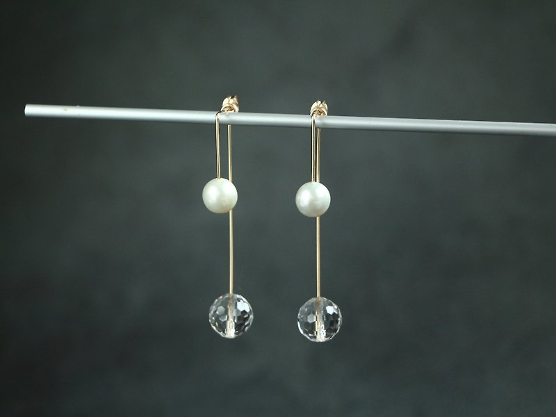 14kgf-pearl x crystal twin pierced earrings - ต่างหู - โลหะ ขาว