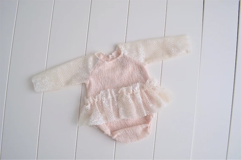 Sewing tutorial newborn onesie photo prop. DIY romper first baby photo shoot