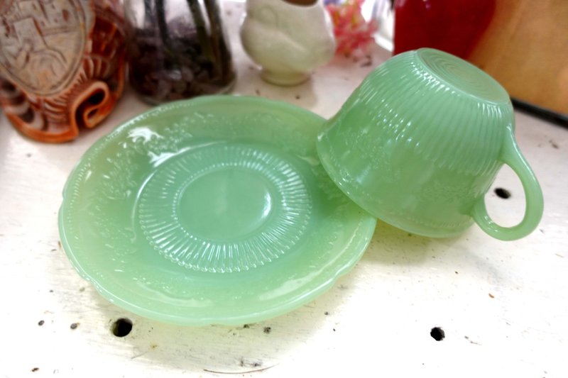 FIRE KING 60's Antique Noble Carved Rare Jade Jade Color Transparent Glass Tea Cup - ถ้วย - แก้ว สีเขียว