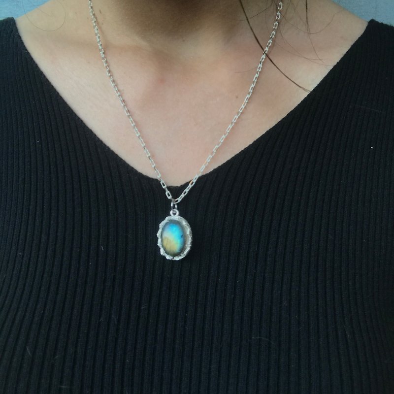 【Lost And Find】Natural Labradorite necklace - สร้อยคอ - เครื่องเพชรพลอย สีน้ำเงิน