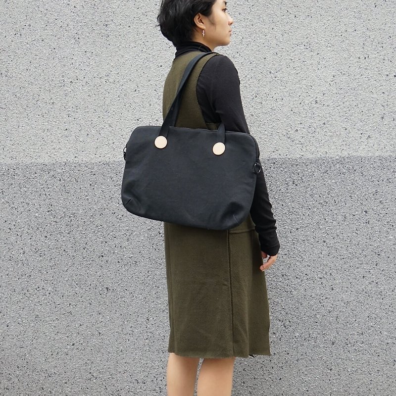 MOGU/canvas shoulder tote bag/black/skill - Messenger Bags & Sling Bags - Cotton & Hemp Black