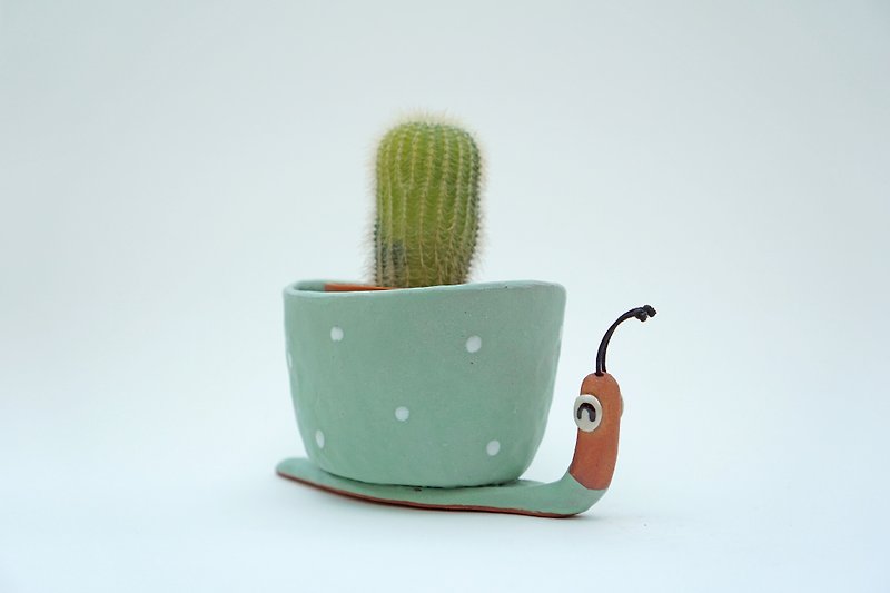 Snail pot , Snail plant pot , Handmade ceramics , pottery  - 花瓶/花器 - 陶 藍色