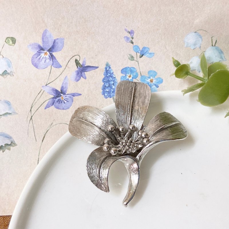[Western Antique Jewelry] Emmons Rare and Exquisite Stereoscopic Flower Mist Silver Brooch Brooch - เข็มกลัด - เครื่องประดับ สีเงิน