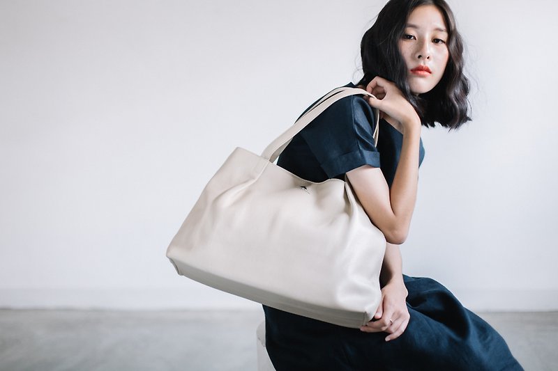 BIG MINIMAL IMPORTED LEATHER FROM ITALY  WOMAN TOTE BAG-WHITE - 手袋/手提袋 - 真皮 白色