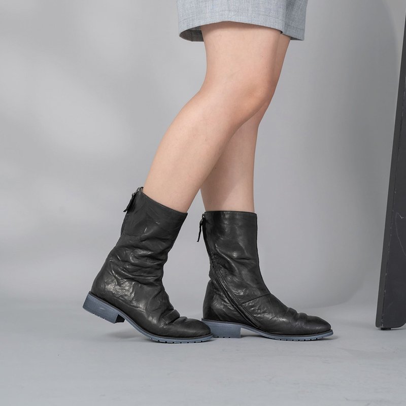 【Walking through the clouds】Super soft sheepskin folding boots_feel black - รองเท้าบูทสั้นผู้หญิง - หนังแท้ สีดำ