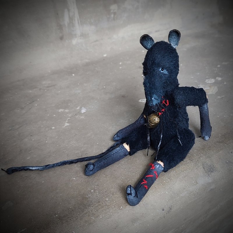Creepy rat. Black creepy rat doll. Gothic rat figurine. Rat handmade. - ตุ๊กตา - ผ้าฝ้าย/ผ้าลินิน สีดำ