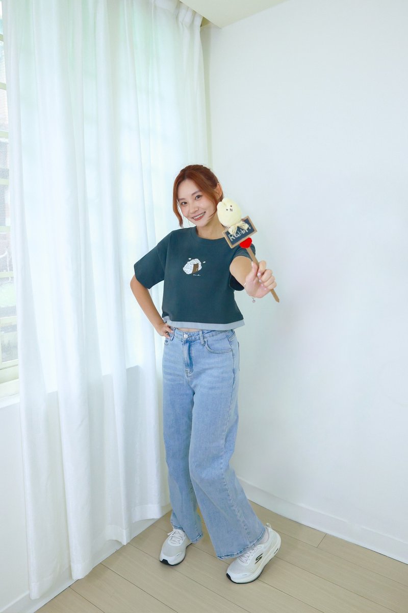 コントラストカラー クロップドTシャツ - バブルシープおにぎり (グレーブラック) - Tシャツ - コットン・麻 ブラック