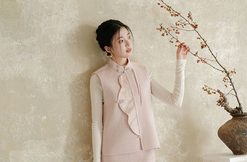 New Chinese retro Chinese style wool double-sided pink vest/skirt - Women's Vests - Wool Pink